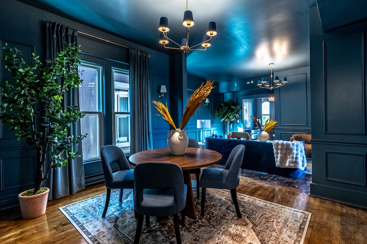 sitting room in the something blue suite